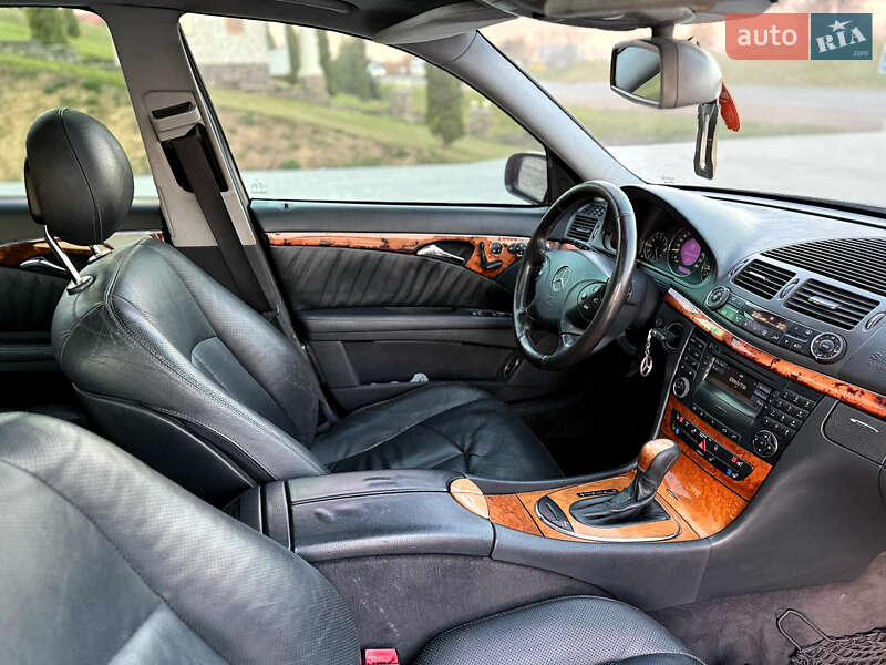 Седан Mercedes-Benz E-Class 2002 в Черновцах