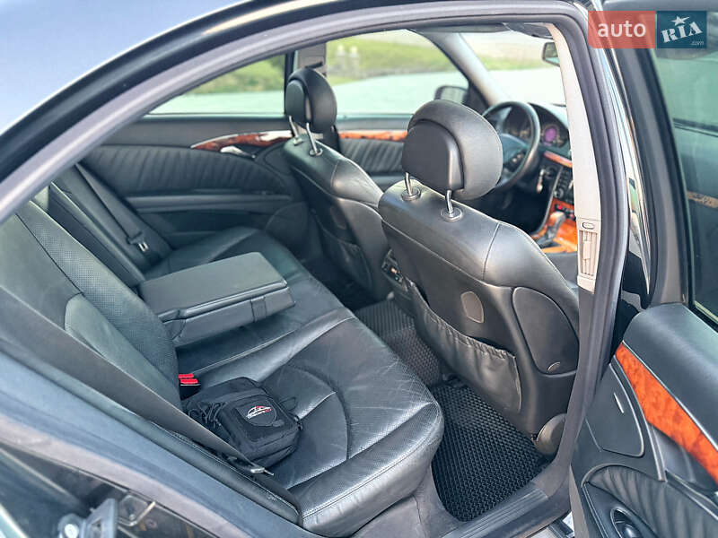 Седан Mercedes-Benz E-Class 2002 в Черновцах