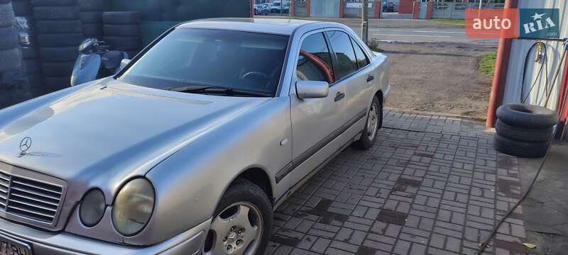 Седан Mercedes-Benz E-Class 1995 в Луцке фото 3 Седан Mercedes-Benz E-Class 1995 в Луцке