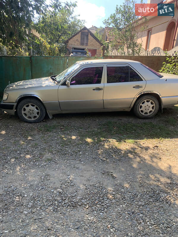 Седан Mercedes-Benz E-Class 1987 в Черновцах фото 3 Седан Mercedes-Benz E-Class 1987 в Черновцах