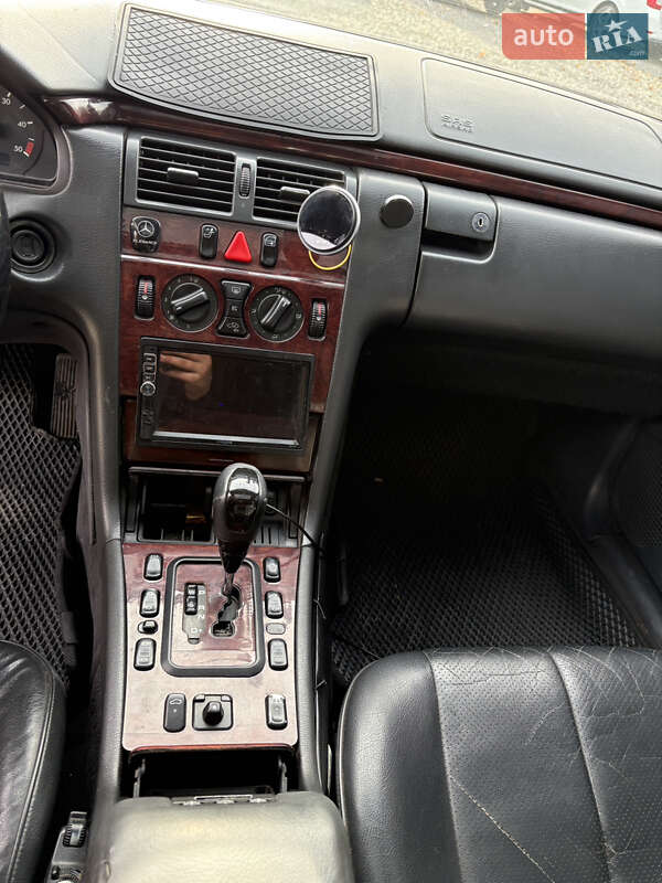 Седан Mercedes-Benz E-Class 2001 в Хмельницькому фото 17 Седан Mercedes-Benz E-Class 2001 в Хмельницькому