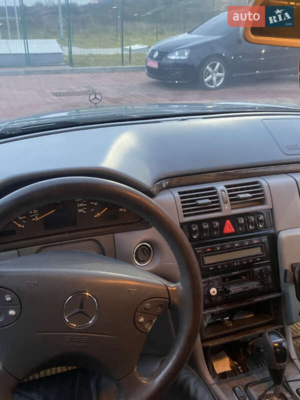 Седан Mercedes-Benz E-Class 2001 в Киверцах