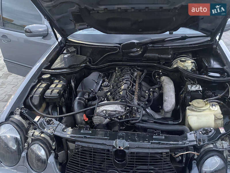 Седан Mercedes-Benz E-Class 2001 в Киверцах