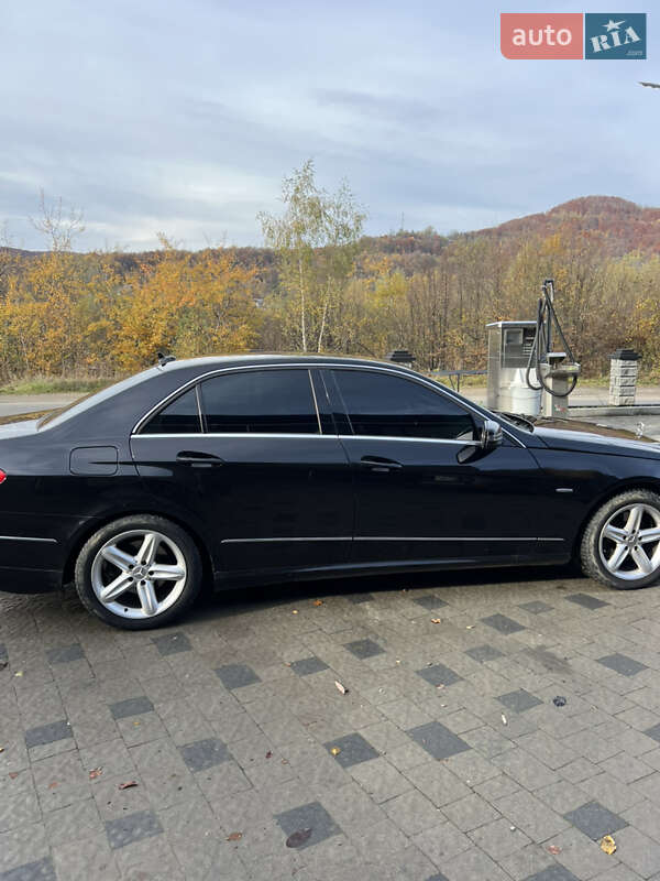 Седан Mercedes-Benz E-Class 2009 в Тячеве