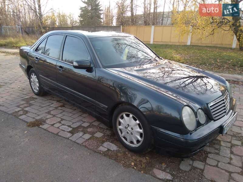 Седан Mercedes-Benz E-Class 2000 в Коростене