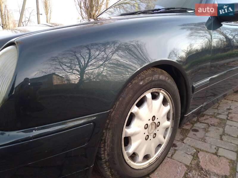 Седан Mercedes-Benz E-Class 2000 в Коростене