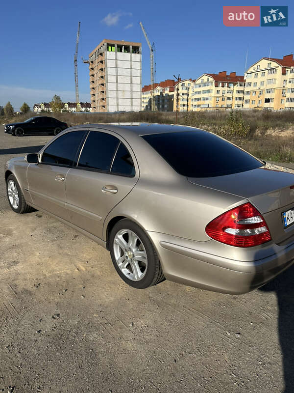 Седан Mercedes-Benz E-Class 2004 в Киеве