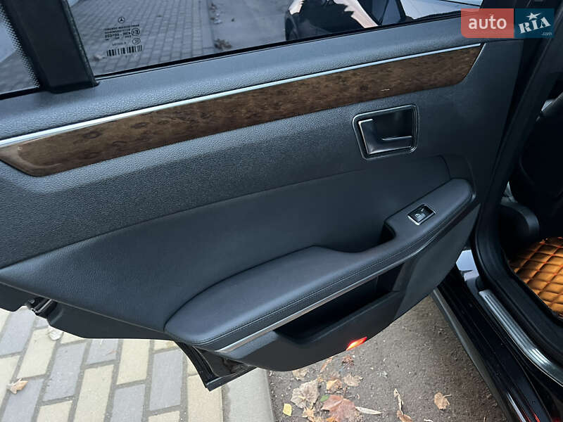 Седан Mercedes-Benz E-Class 2012 в Киеве