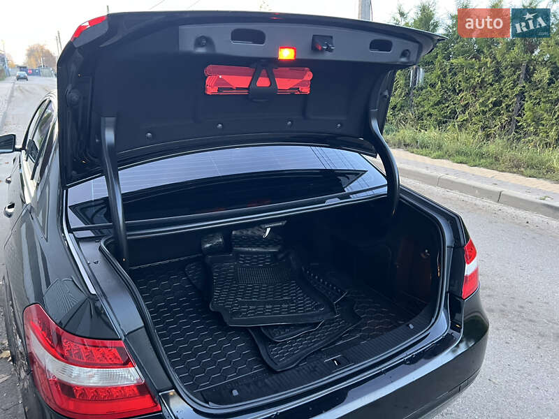 Седан Mercedes-Benz E-Class 2012 в Киеве