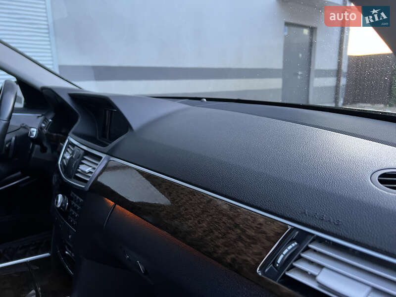 Седан Mercedes-Benz E-Class 2012 в Киеве
