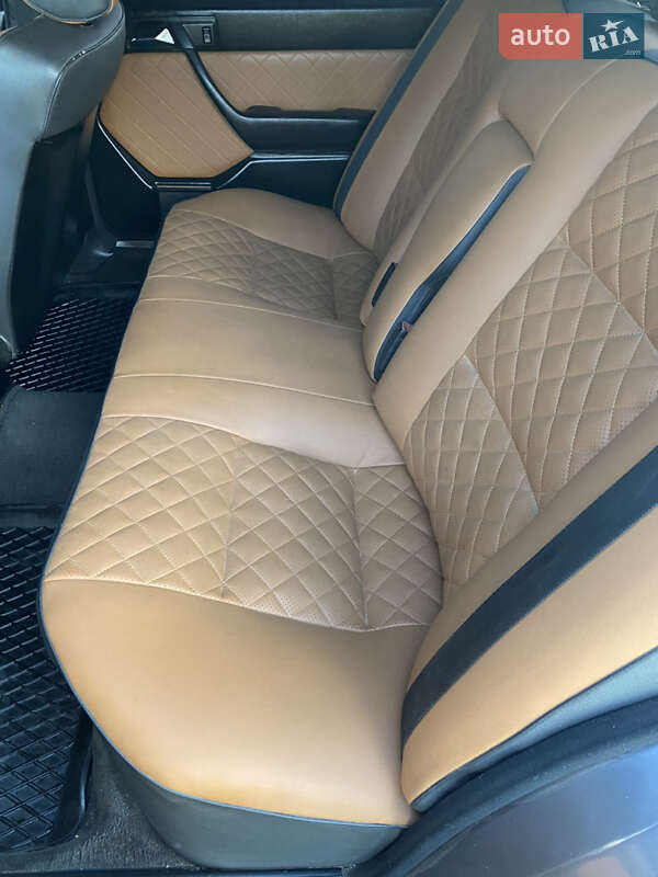 Седан Mercedes-Benz E-Class 1988 в Чутовому