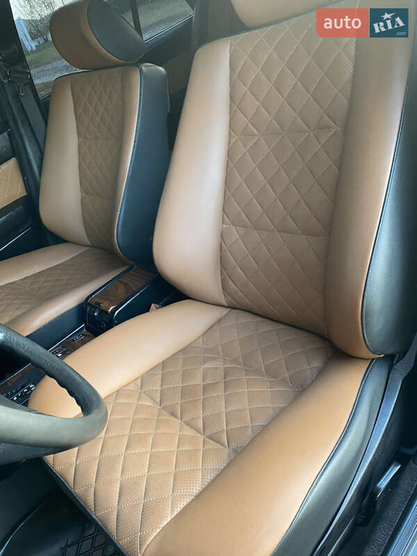 Седан Mercedes-Benz E-Class 1988 в Чутовому