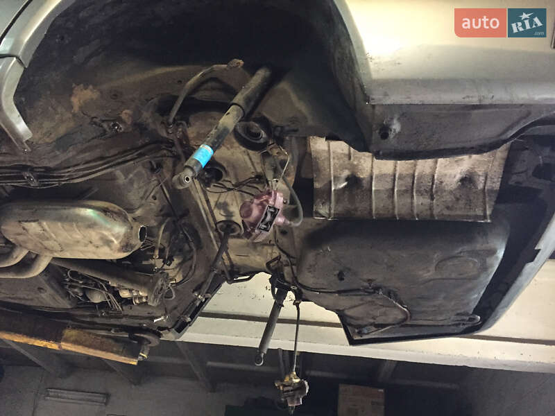 Седан Mercedes-Benz E-Class 1988 в Чутовому