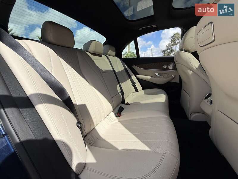 Седан Mercedes-Benz E-Class 2018 в Львове