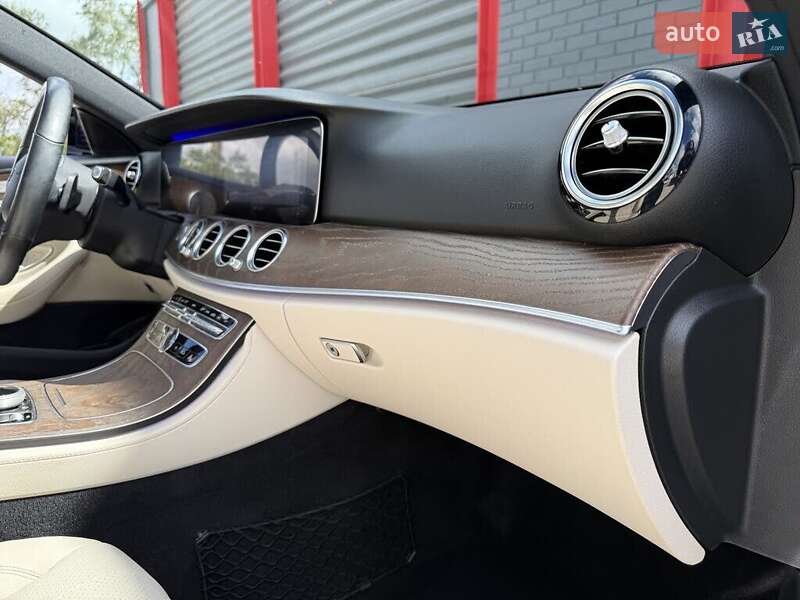 Седан Mercedes-Benz E-Class 2018 в Львове