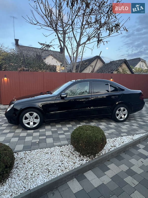 Седан Mercedes-Benz E-Class 2002 в Ужгороде