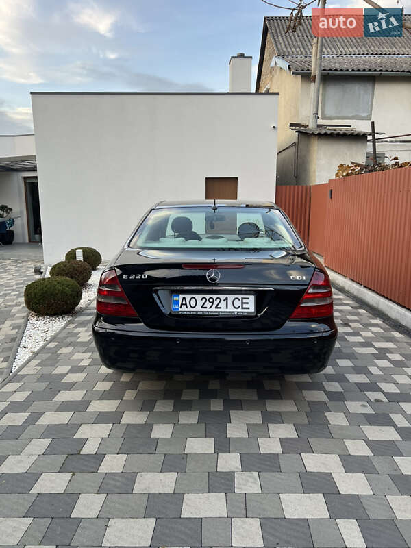 Седан Mercedes-Benz E-Class 2002 в Ужгороде