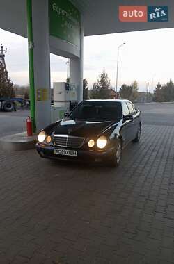 Седан Mercedes-Benz E-Class 2001 в Луцке