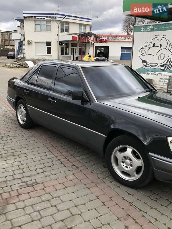 Седан Mercedes-Benz E-Class 1995 в Ивано-Франковске