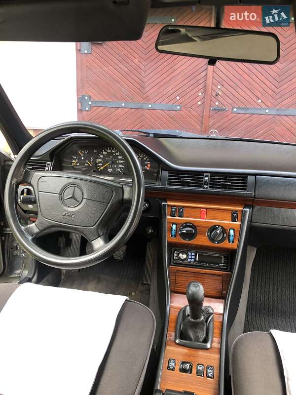 Седан Mercedes-Benz E-Class 1995 в Ивано-Франковске