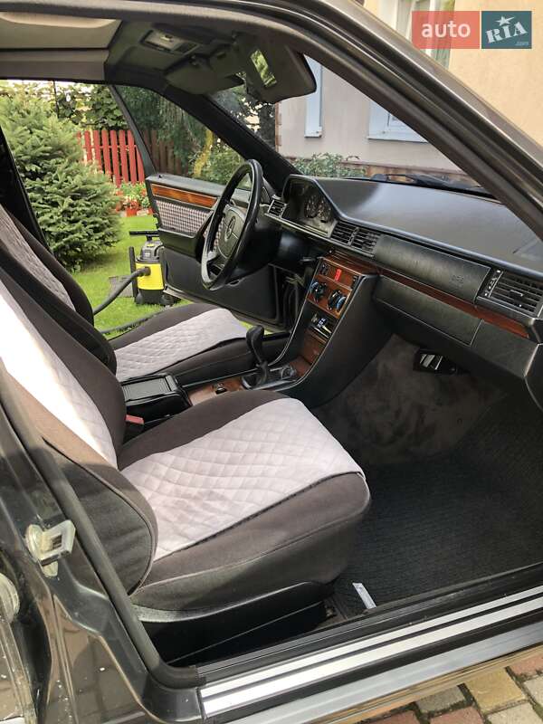 Седан Mercedes-Benz E-Class 1995 в Ивано-Франковске