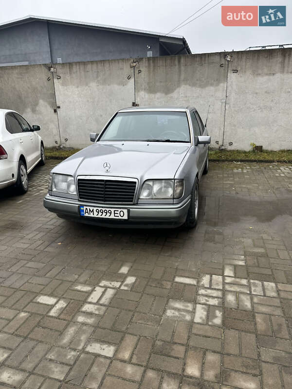 Mercedes-Benz E-Class 1993