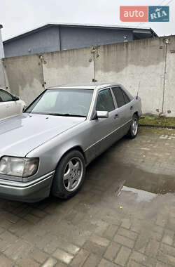 Седан Mercedes-Benz E-Class 1993 в Звягеле