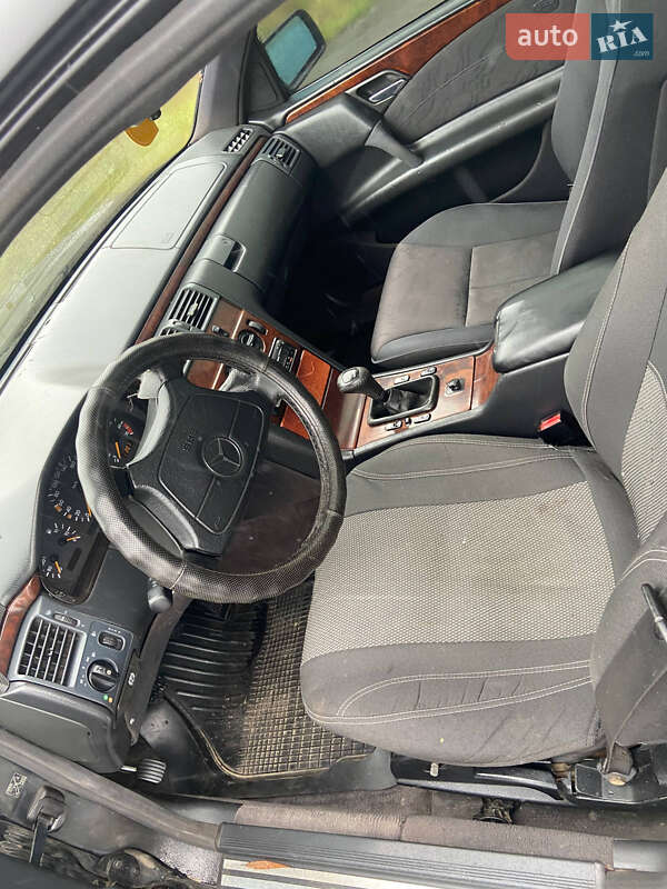 Седан Mercedes-Benz E-Class 1995 в Тульчине