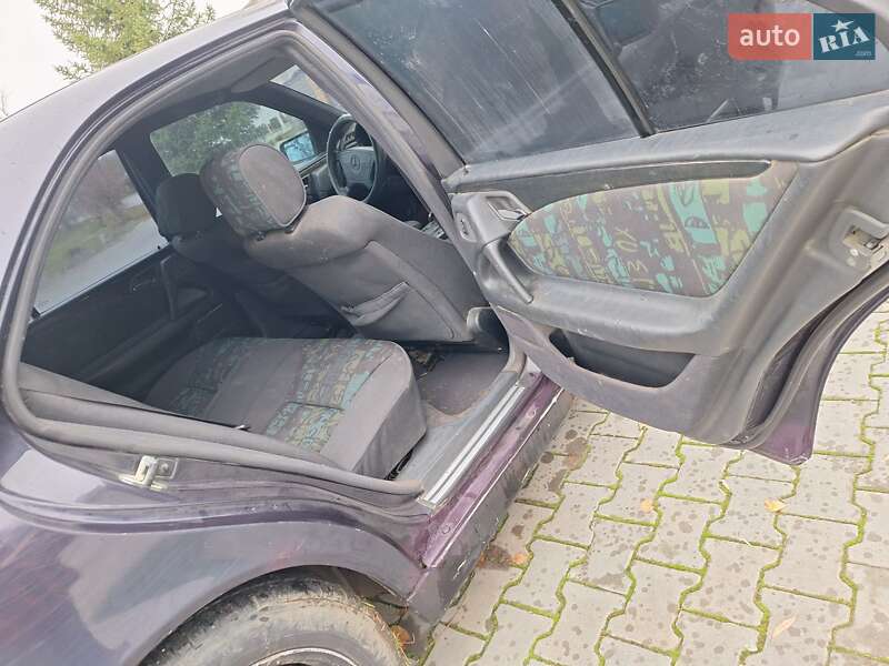 Седан Mercedes-Benz E-Class 1997 в Черновцах