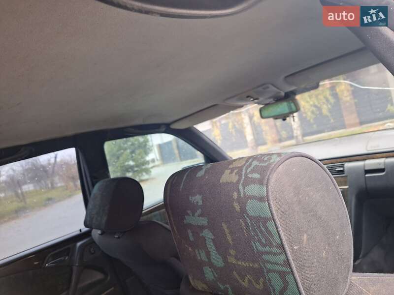 Седан Mercedes-Benz E-Class 1997 в Черновцах