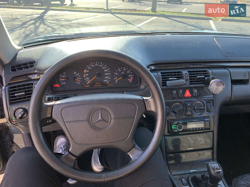 Седан Mercedes-Benz E-Class 1998 в Николаеве