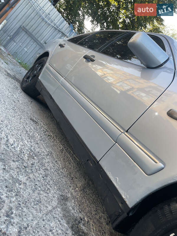 Седан Mercedes-Benz E-Class 1998 в Томашполі