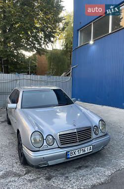 Седан Mercedes-Benz E-Class 1998 в Томашполе