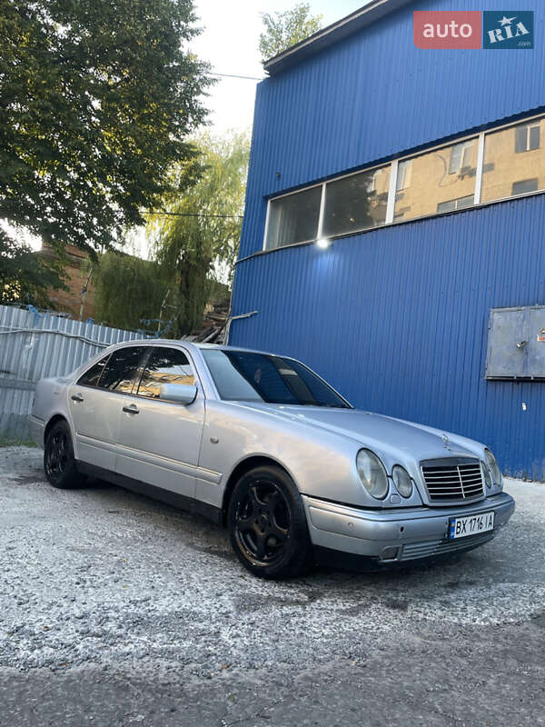 Седан Mercedes-Benz E-Class 1998 в Томашполі