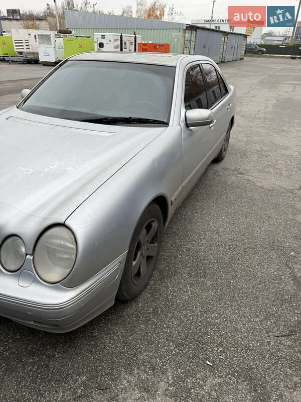 Седан Mercedes-Benz E-Class 2001 в Киеве