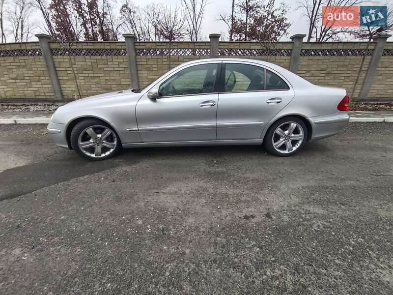 Седан Mercedes-Benz E-Class 2002 в Киеве