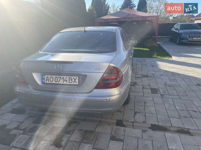 Седан Mercedes-Benz E-Class 2004 в Ужгороді