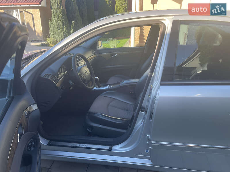 Седан Mercedes-Benz E-Class 2004 в Ужгороді