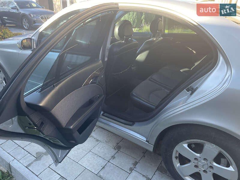 Седан Mercedes-Benz E-Class 2004 в Ужгороді