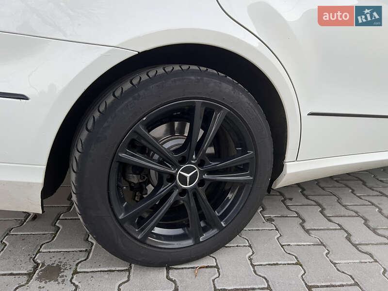 Седан Mercedes-Benz E-Class 2011 в Дрогобичі