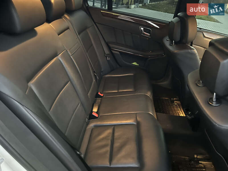 Седан Mercedes-Benz E-Class 2011 в Дрогобичі