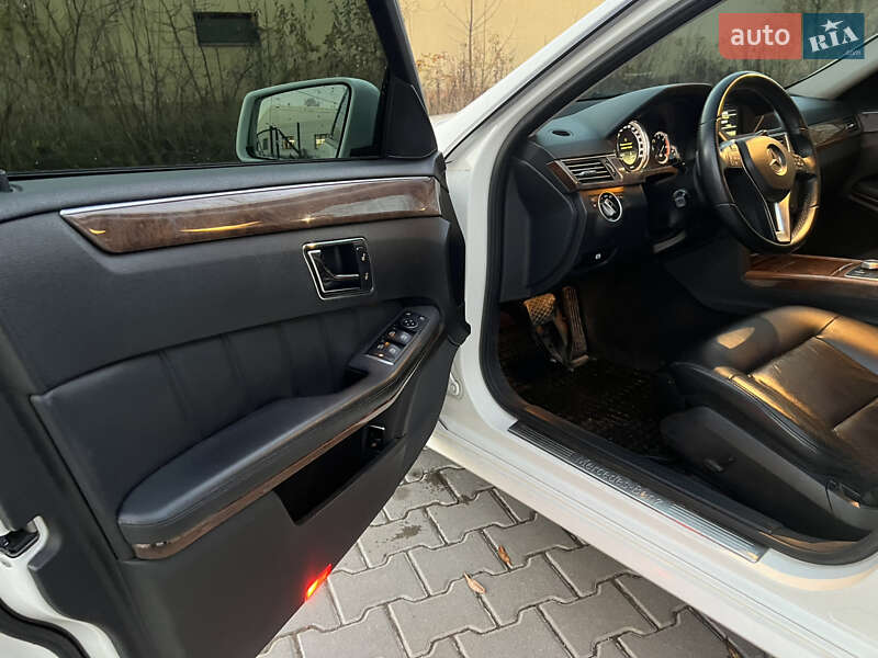 Седан Mercedes-Benz E-Class 2011 в Дрогобичі