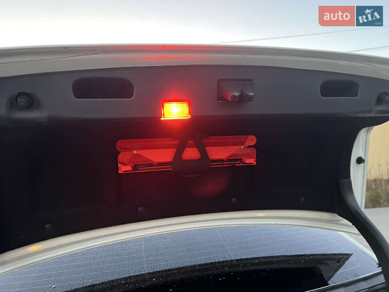 Седан Mercedes-Benz E-Class 2011 в Дрогобичі