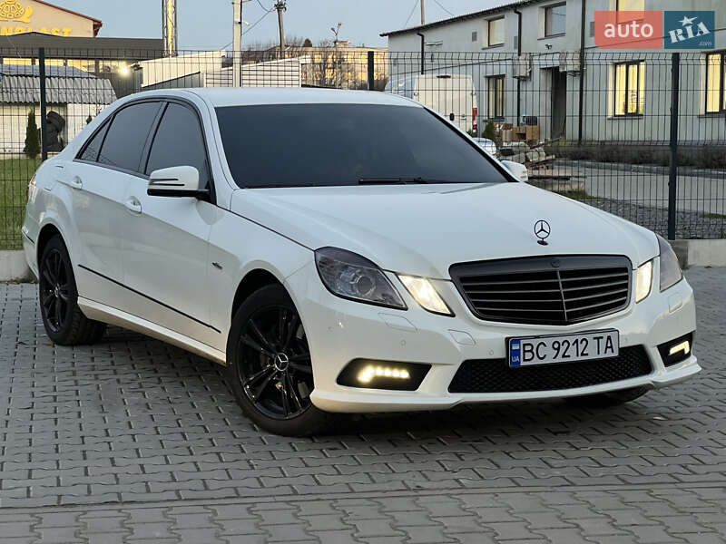 Седан Mercedes-Benz E-Class 2011 в Дрогобичі