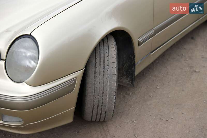 Седан Mercedes-Benz E-Class 2002 в Пирятине
