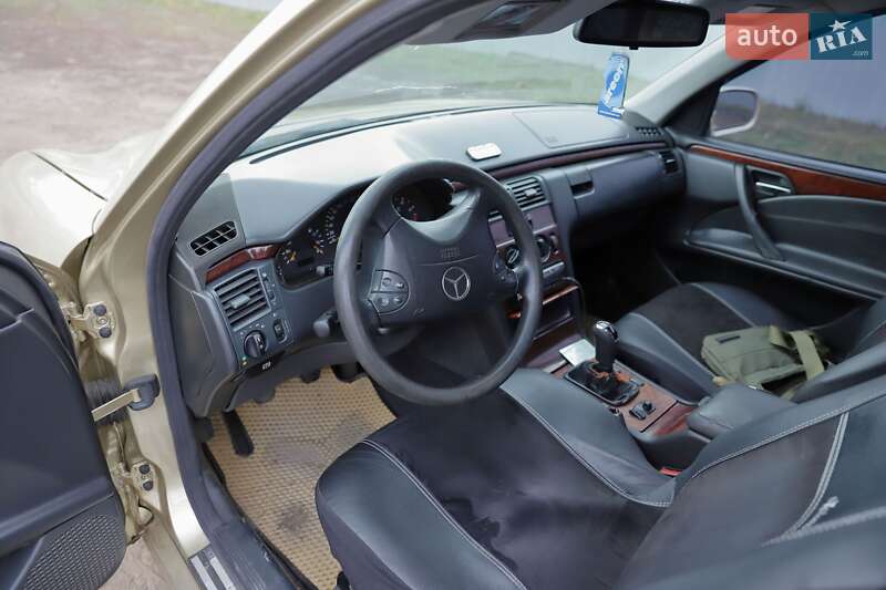 Седан Mercedes-Benz E-Class 2002 в Пирятине