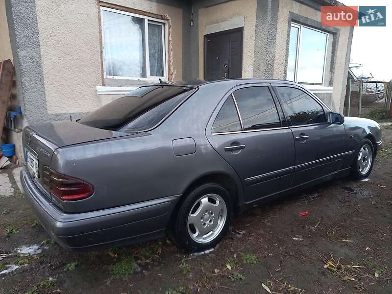 Седан Mercedes-Benz E-Class 1996 в Львове