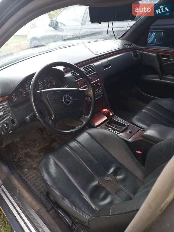 Седан Mercedes-Benz E-Class 1996 в Львове
