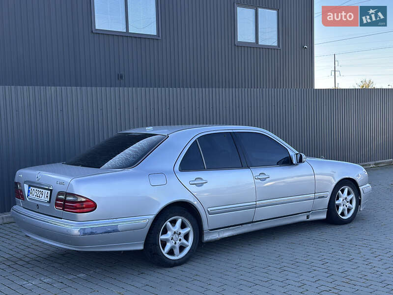 Седан Mercedes-Benz E-Class 2001 в Ужгороде