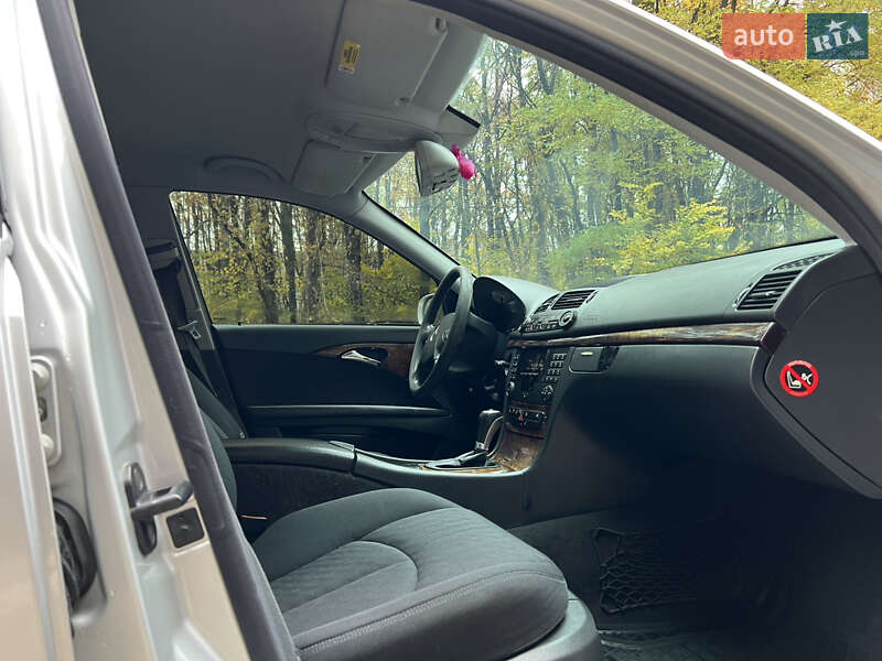 Седан Mercedes-Benz E-Class 2002 в Черновцах